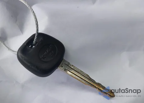 2005 Toyota Corolla S z USA, uszkodzony, nr VIN 1NXBR32E25Z395965